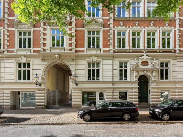 Investieren mit Stil Gewerbeeinheit in denkmalgeschütztem Altbau an der Palmaille