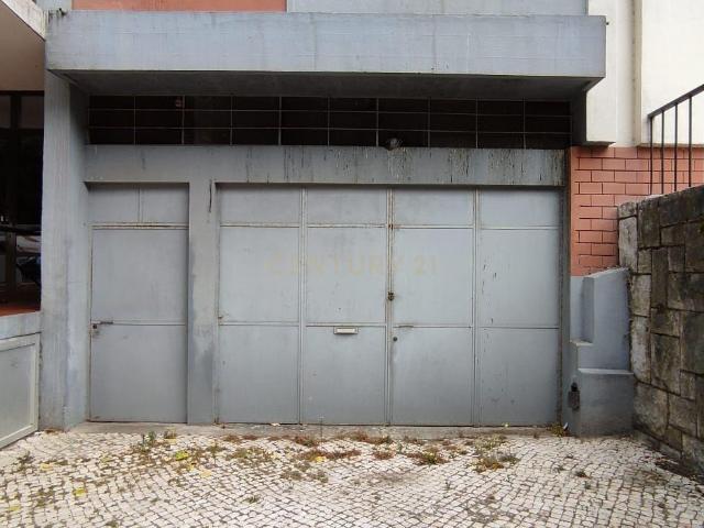INVESTIMENTO Venda de armazém arrendado Lote 353 – Olivais Sul, Lisboa