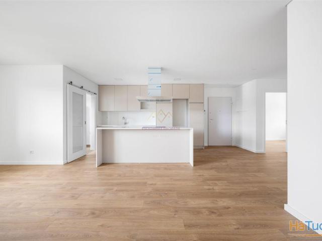 Investimento Seguro: T2 com 1 Parqueamento, na Apelação, Loures | 26064083556