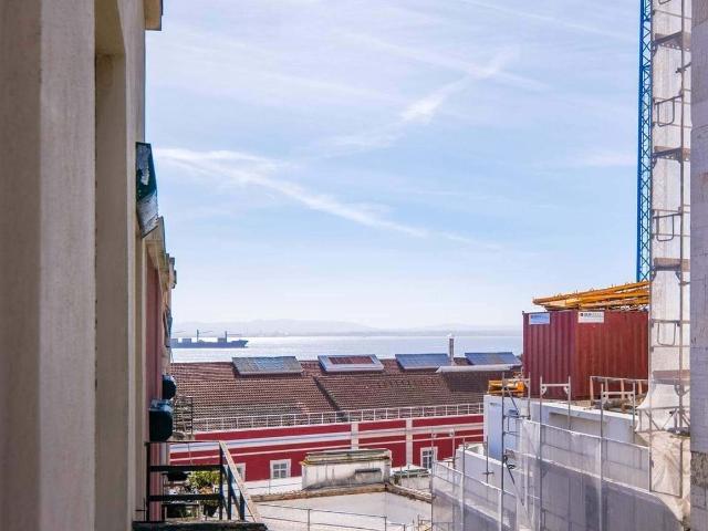 Investimento Raro em Lisboa: Apartamento com Inquilino Vital. 56m² São Vicente