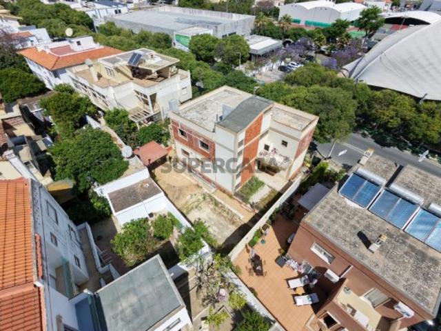 INVESTIMENTO RARO NO CENTRO DE PORTIMÃO