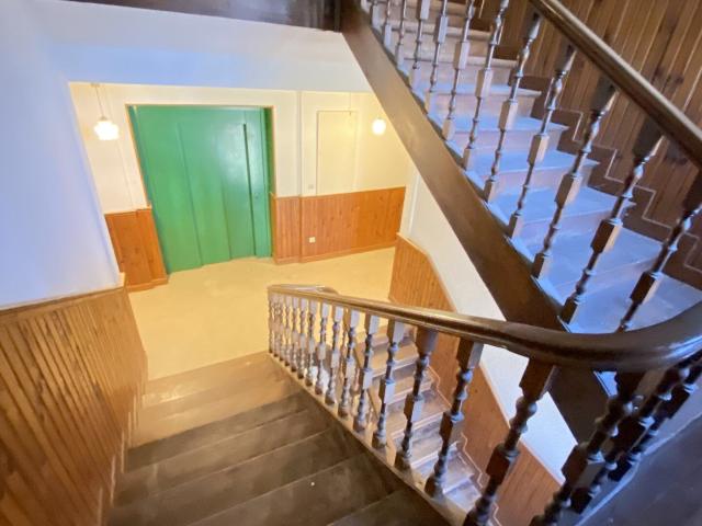 Investissement idéal à deux pas de Rocamadour: T2, ascenseur, parking, jardin commun