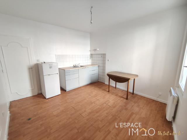 INVESTISSEMENT IDÉAL EN CENTRE VILLE SECTEUR CALME!