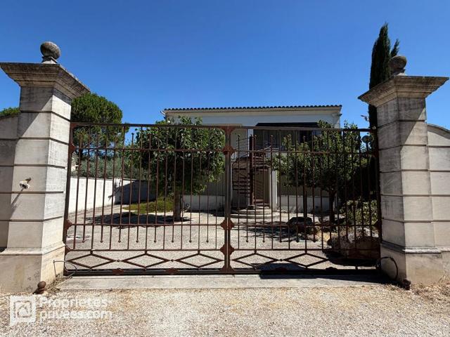 Investissement locatif Maison individuelle composée de 3 appartements Le Pontet