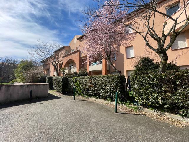 INVESTISSEMENT LOCATIF STUDIO AVEC BALCON + PARKING RESIDENCE AVEC PISCINE