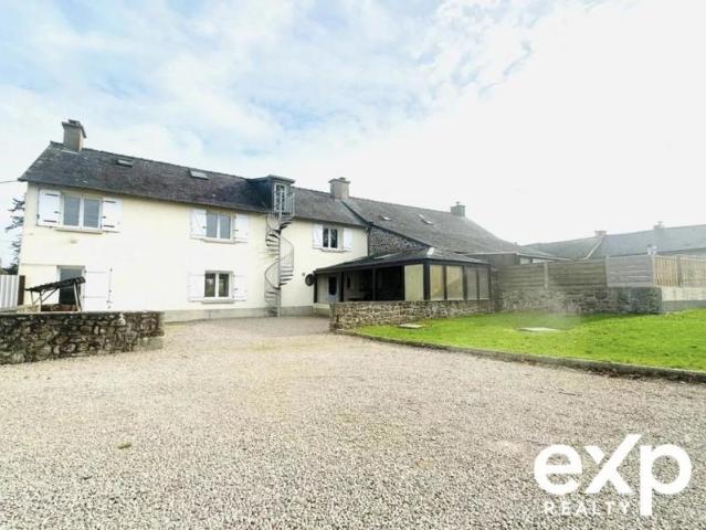 Investissement Rentable: Gîte + 12 Logements Loués sur plus de 8400m2 de terrain