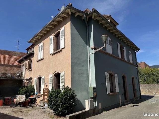 Investisseur Maison / immeuble composé de 2 appartements + combles