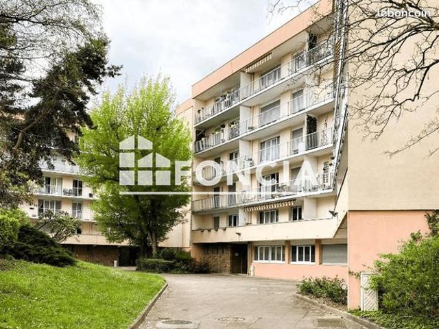 INVESTISSEURS – 8,8 % DE RENTABILITÉ AVEC GLI FONCIA T2 53 m² + Parking + Cave – Évry Courcouronnes 105 000