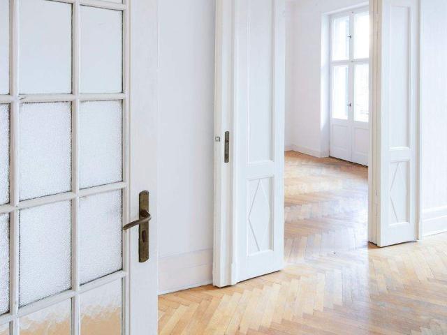 Investition in Toplage Wilmersdorf: Großzügiger 5 Zimmer Altbauklassiker mit Balkon vermietet!