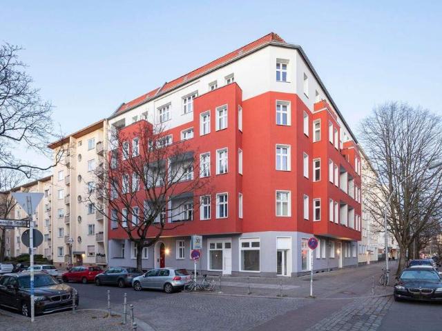Investition in begehrter Wilmersdorfer Lage: Große 3 Zimmer Wohnung mit Loggia nahe Volkspark!