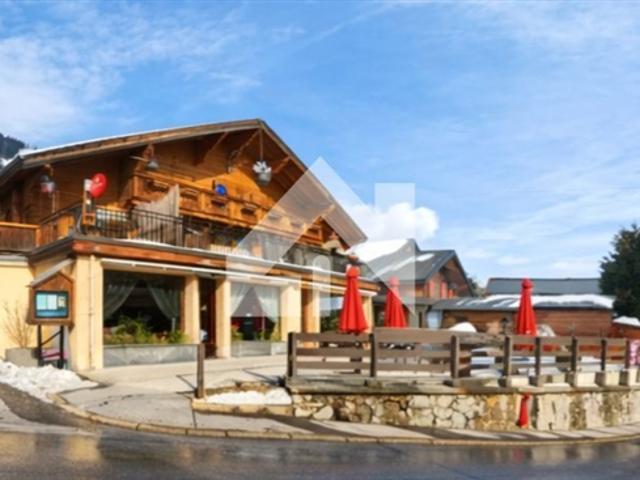 Gemischt genutztes Gebäude mit Ertrag – Betriebspotenzial in Leysin