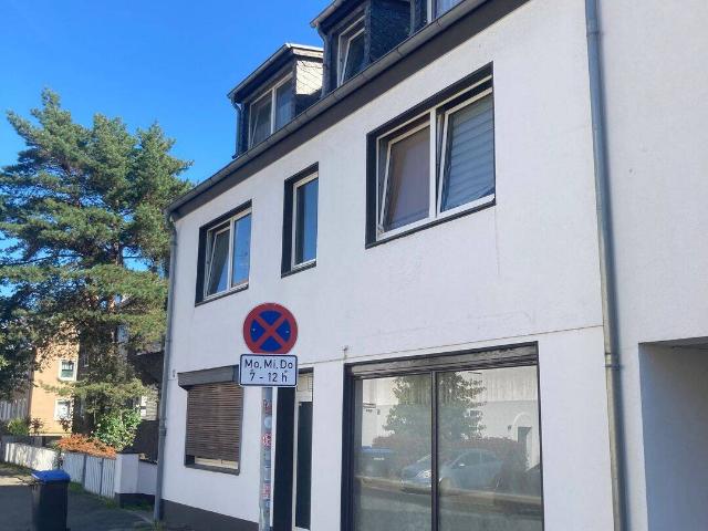 Investment Nähe Schloß Benrath 6 Wohnungen und 4 Garagen Vollvermietung !