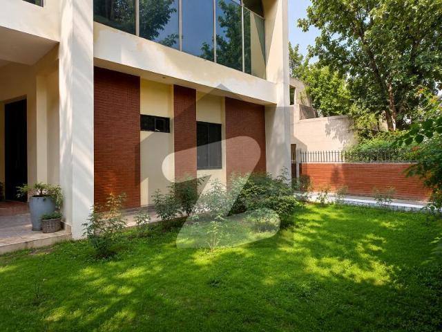 Investment Alert! Front Back Street Old House is for SALE F 6