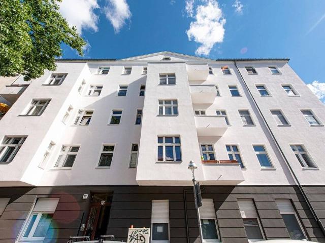 Investment im Szenekiez: Vermietete 5 Zimmer Altbauwohnung mit Balkon auf 139 m² PROVISIONSFREI