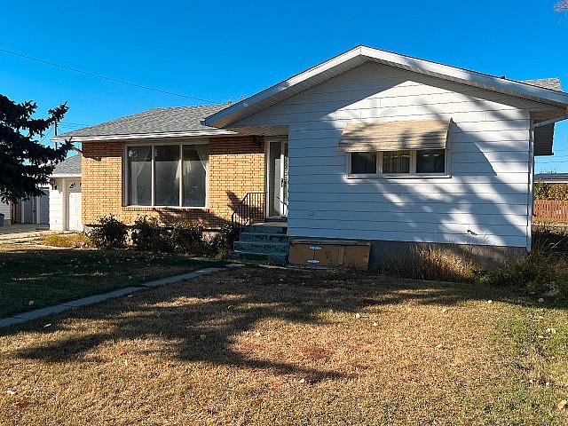 Investment Property In Hanna Alberta!