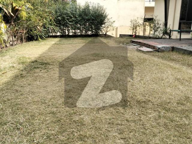 Investor Alert Prime F 8 Corner Property for Sale Sector F 8, Islamabad 700 Sq. Yards | Corner House | Front Open | Park Facing F 8