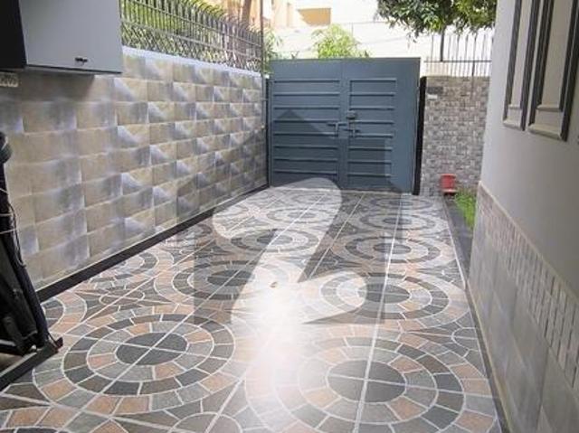 Investor Deal Urgent Sale 1000 Sq. Yards Prime Bungalow for Sale Gulshan e Iqbal, Block 7, Karachi Gulshan e Iqbal Block 7
