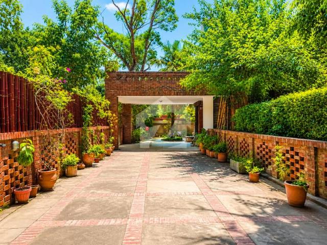 Investor Price 80X120 Prime Location House Is For SALE