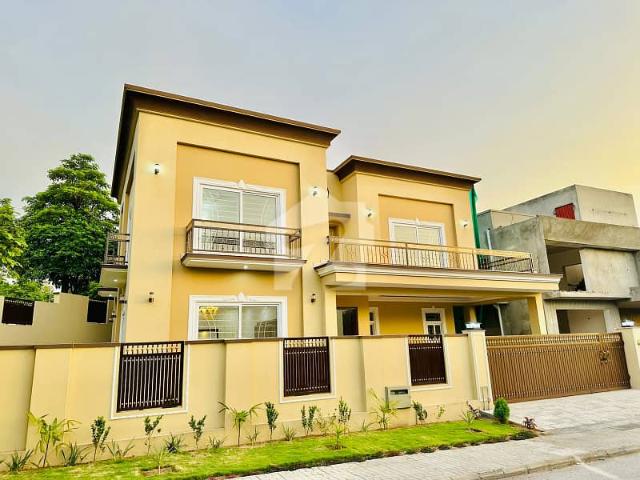 Investor Price Corner House With Double Entrance For Sale