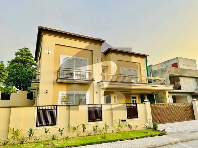 Investor Price Corner House With Double Entrance For Sale