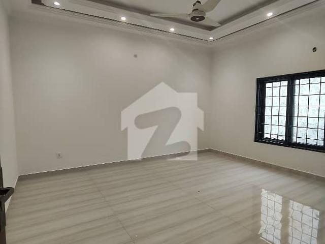 Investor price house for sale in e 11