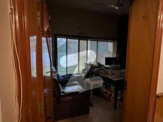 Investor price one kanal house for sale