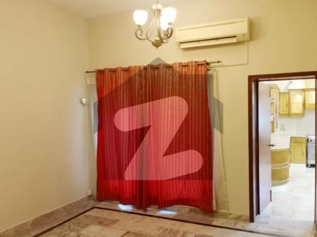 INVESTOR RATE Old Livable House Is For SALE F 6/3