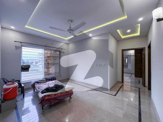 Investor Rate 10 Marla House For Sale Bahria Town Phase 8