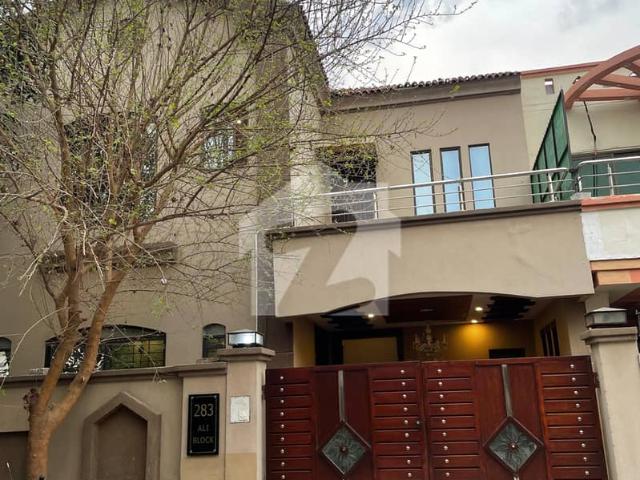 Investor rate 5 marla house for sale in bahria town lahore