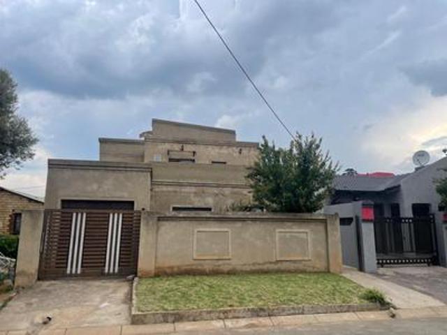 investors goldmine! double storey ho.