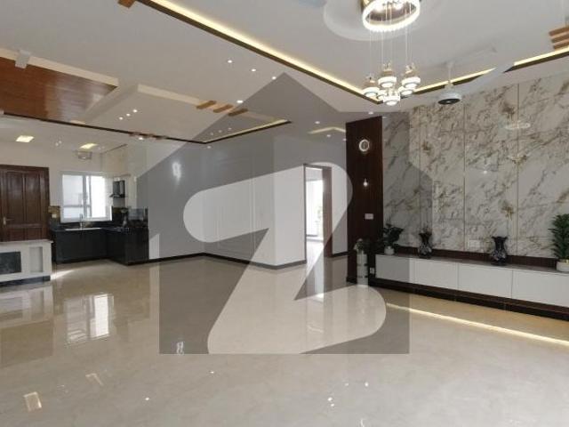Investors Should sale This House Located Ideally In Top City 1 Block C