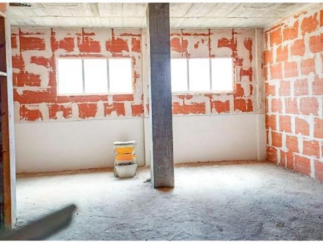 INVERSIÓN DE LOCAL EN LA MEJOR UBICACIÓN DE ALTABIX NUEVO, CON 32m FACHADA Y 9 PERSIANAS A LA CALLE!