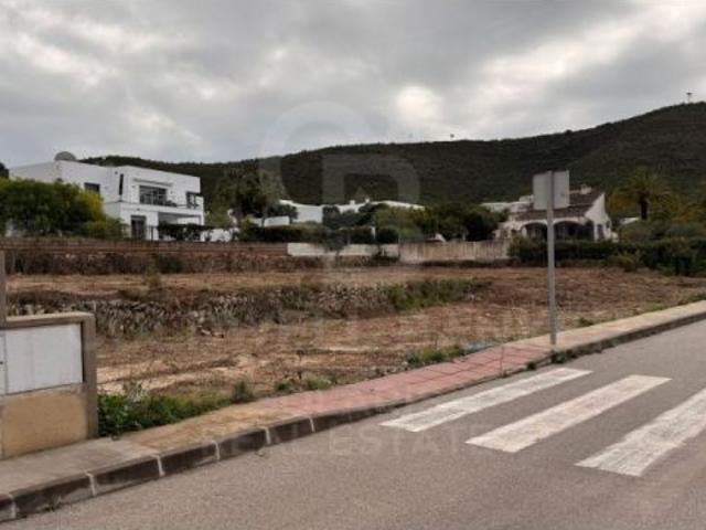 Inversión destacada parcela urbanizada en Vall del Sol