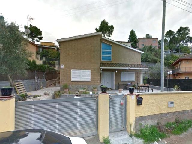 Inversión estratégica en Vacarisses: vivienda unifamiliar con parcela de 634 m² en cesión de remate