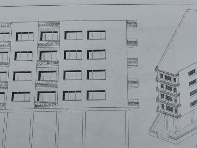 Inversión estratégica: edificio con locales en venta junto a la playa en zona prime de Almería