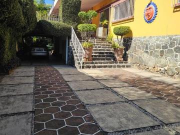 Inversión Ideal: Casa en venta con Bungalows en Ahuacatitlán