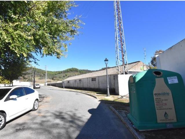 Inversión Ideal en El Pedroso: Terreno Rural con Potencial