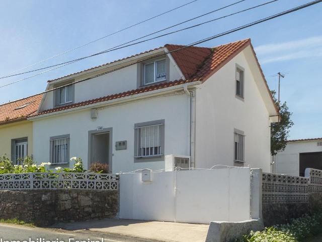 ¡Inversión Perfecta en Ferrol! Tres Viviendas en Una ✨