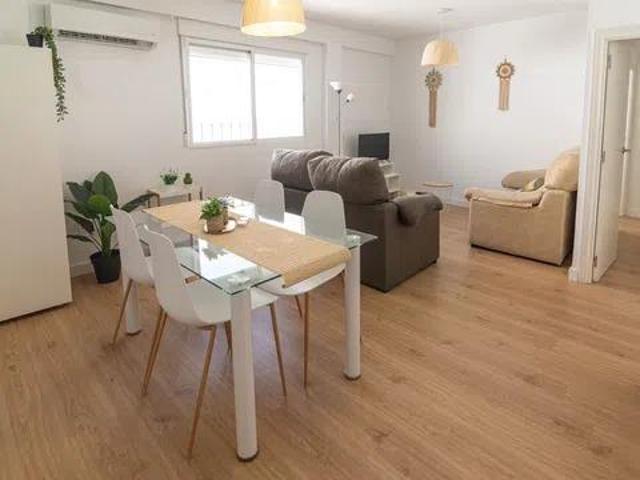 Atractivo piso situado en la zona de Costanillas con licencia en vigor!