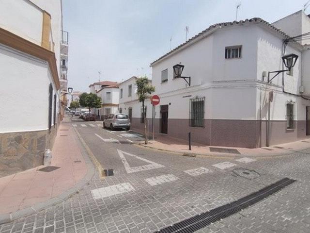 ¡INVERSORES! CONJUNTO DE 3 CASAS CON ENCANTO EN EL CORAZÓN DE ESTEPONA