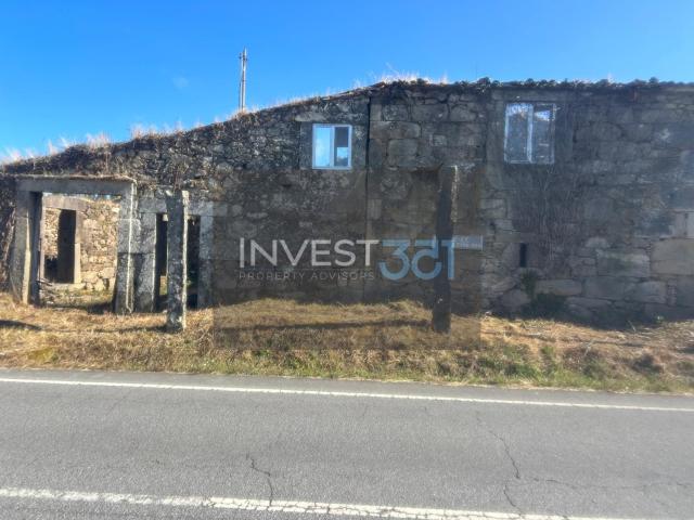 Invista em Candemil – Terreno com Potencial para 3 Moradias e Reconstrução de Ruína