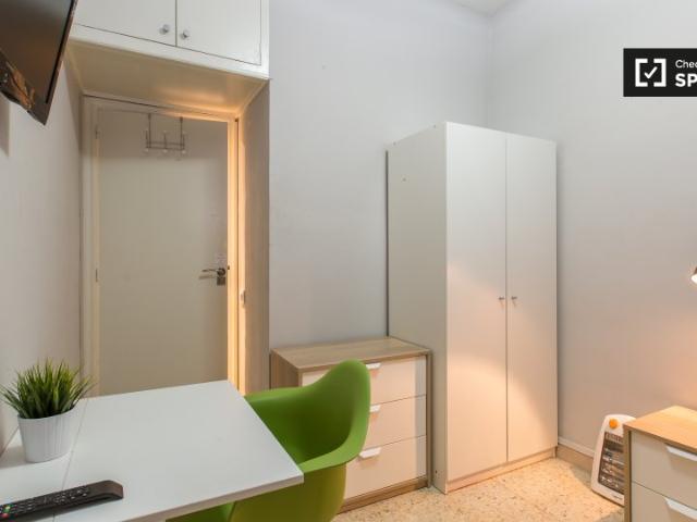 Habitación en piso compartido de 3 habitaciones en alquiler en Sagrada Familia