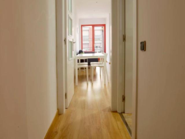Inviting and homely 3 bedroom flat near the Clot metro station
