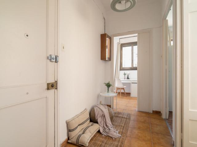 Inviting double bedroom near Navas Station
