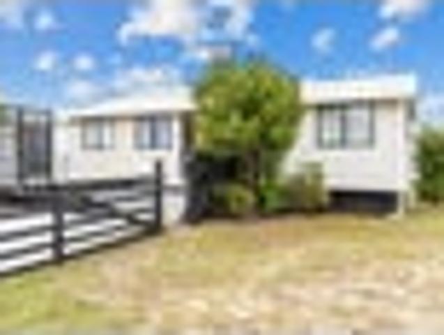 INVITING HOLIDAY GETAWAY BACH WAITING FOR YOU