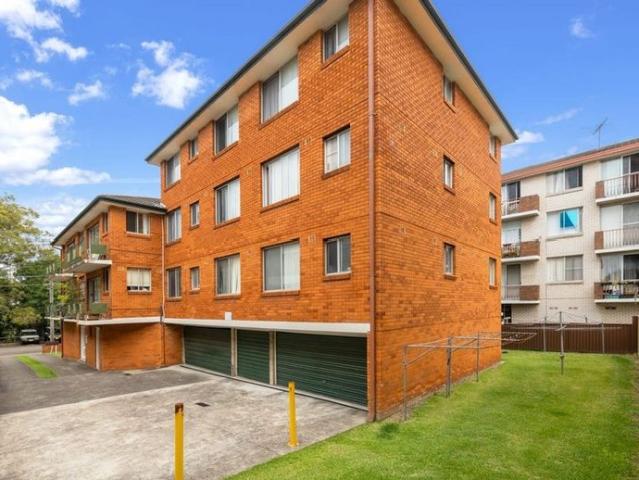 Inviting One Bedroom Unit in a Convenient Meadowbank Location
