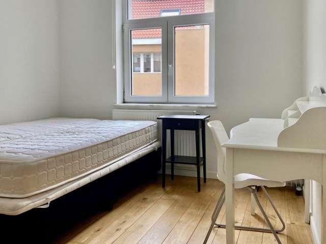 Inviting room in 3 bedroom apartment in Ixelles, Brussels