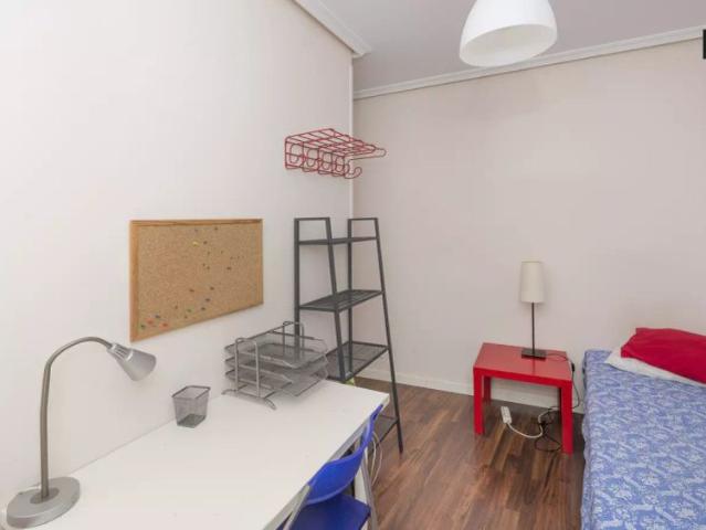 Inviting room with heating in shared apartment, Delicias