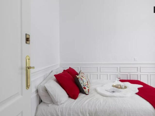 Inviting room with independent key in shared apartment, Puerta del Sol