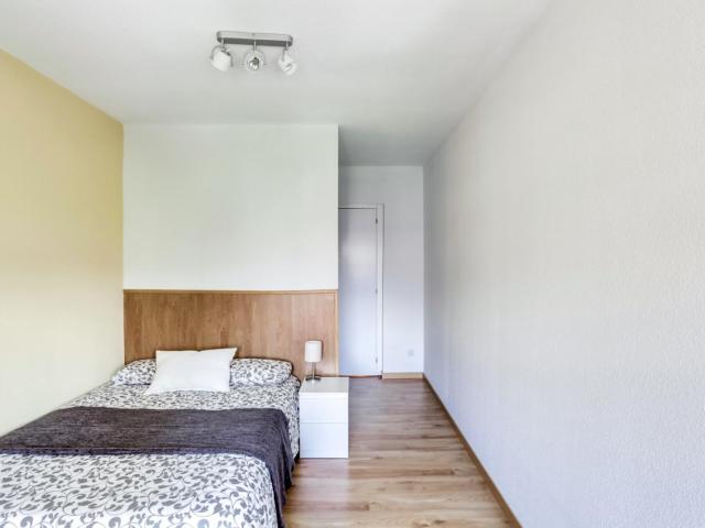 Inviting single bedroom within reach of Plaça de Catalunya